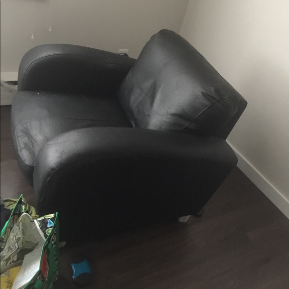 Leather chair - Picture 2 of 2